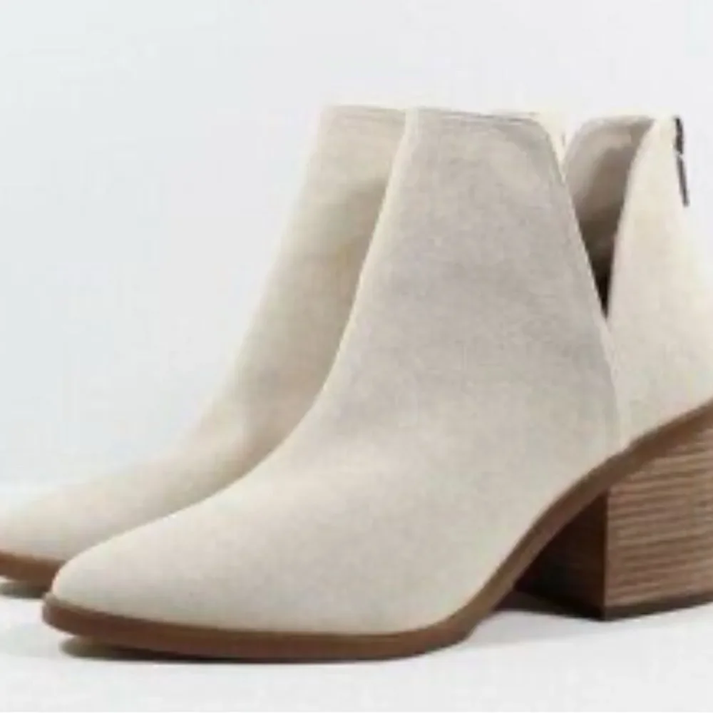 NWT BP Cream Ankle Booties